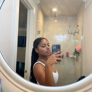 Meet your Posher, Stella